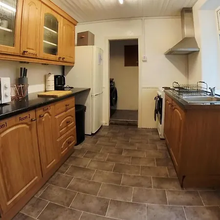 Homestay 2 - Double In Shared House *